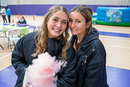 UB freshmen with cotton candy