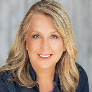 headshot of Jennifer Boyce, DMD