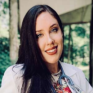 headshot of Remy Dixon Riss